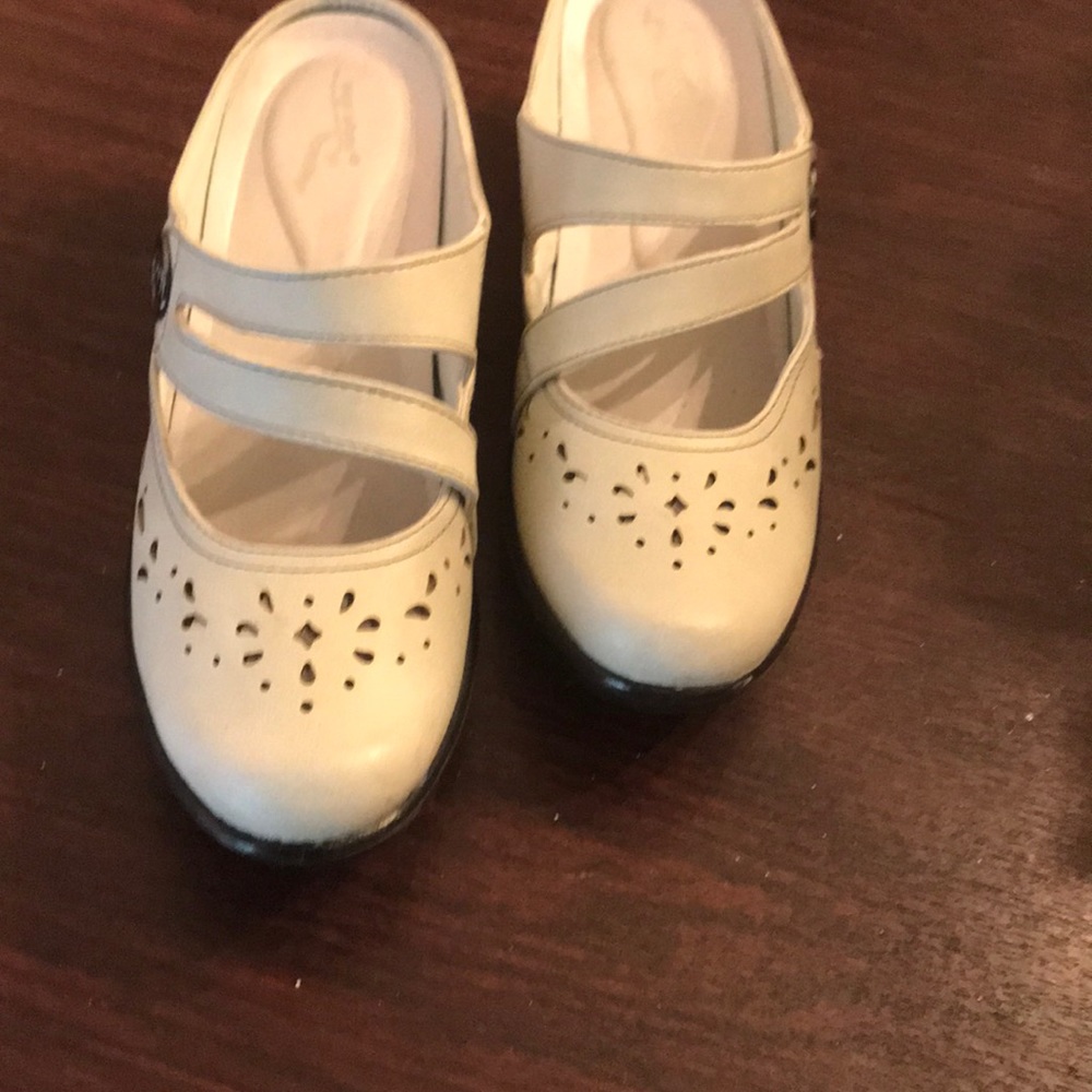 Women’s shoes
